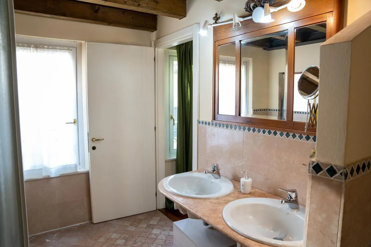 Apartment Loveflat A Pochi Passi Dal Castello Estense Ferrara Italy