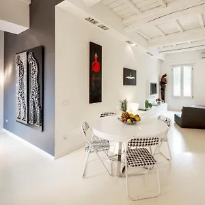 Charming Flat In Centro A Con Posto Auto Ferrare