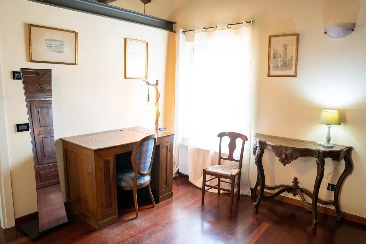 Loveflat A Pochi Passi Dal Castello Estense Ferrara 0*,  Italia